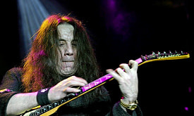 Сначала играл на аккордеоне, а свою первую гитару собрал сам. Поговорили с May Lian, хедлайнером рок-фестиваля в Пружанах