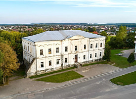 Цена – 90 рублей. Двухэтажный дворец XVIII века выставили на продажу в Дятлово