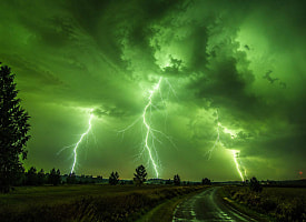“Тесса” обрушит на Беларусь “попкорновые” дожди, а небо разрядится вспышками