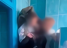 Опять буллинг? Подростки в Гродно подвесили сверстника на крючок в туалете