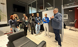 “Университет не сделает из вас журналистов. Навык нужно оттачивать на практике”. Студенты журфака побывали в офисе Smartpress.by 