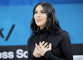 Ким Кардашьян заявила, что высадка американцев на Луну – “фальшивка”. В NASA ответили