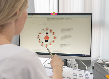 “Ее бесит, что я слишком громко хожу”: как ПМС меняет женщин? Собрали забавные мнения мужчин