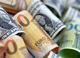 Доллар начал неделю с подорожания. Курсы валют на 4 августа