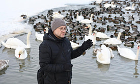 “В 50 лет разрешил себе жить так, как я хочу”. Бизнесмен стал фотографом дикой природы и помогает лебедям
