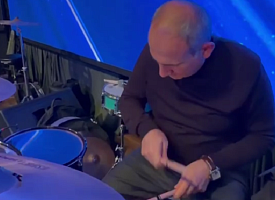 “Мы играем – вы танцуете”: премьер Армении Пашинян отыграл концерт на ударных