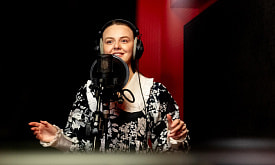 “Эти сказки разлетаются по всему миру”. Белоруска придумала записывать персональные аудиоистории – и дело пошло!