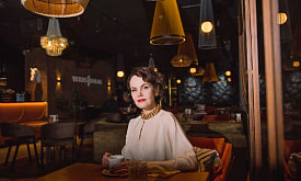 “Белорусы росли на полутонах”. Стилист рассказала, почему наши модницы выбирают “серенькое” и когда это изменится