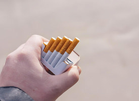 Минчанин купил “несколько пачек сигарет” и стал фигурантом уголовного дела. Как так?