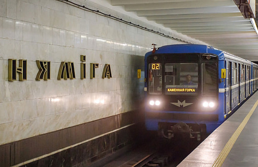 В Минском метро поезд не довез пассажиров до конечной и высадил в центре – что произошло?