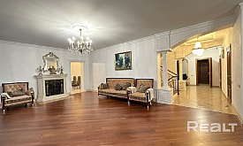 1,7 млн долларов за особняк с камином из французского замка. Собрали ТОП-5 самых дорогих домов Минска