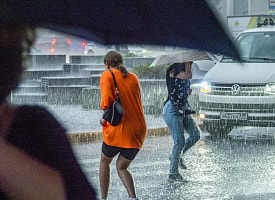Синоптики предупредили белорусов о ливнях, граде и торнадо. Когда и где накроет?