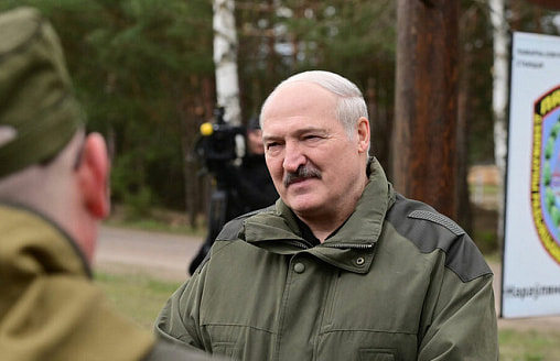 Лукашенко назвал “полной брехней” слухи о размещении “Орешника” под Слуцком