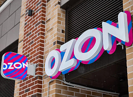 Беспилотники атаковали склад Ozon в Омске. Начался пожар, маркетплейс предупредил об отмене заказов