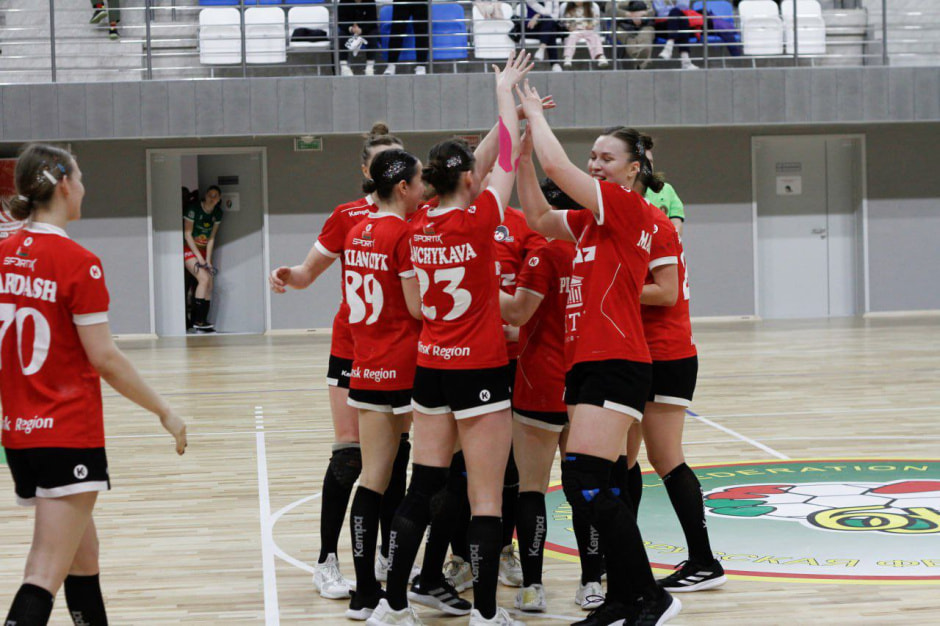 гандбол женщины победа.jpg