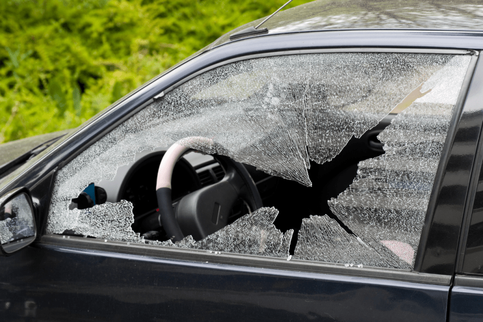Разбитое стекло в авто.png