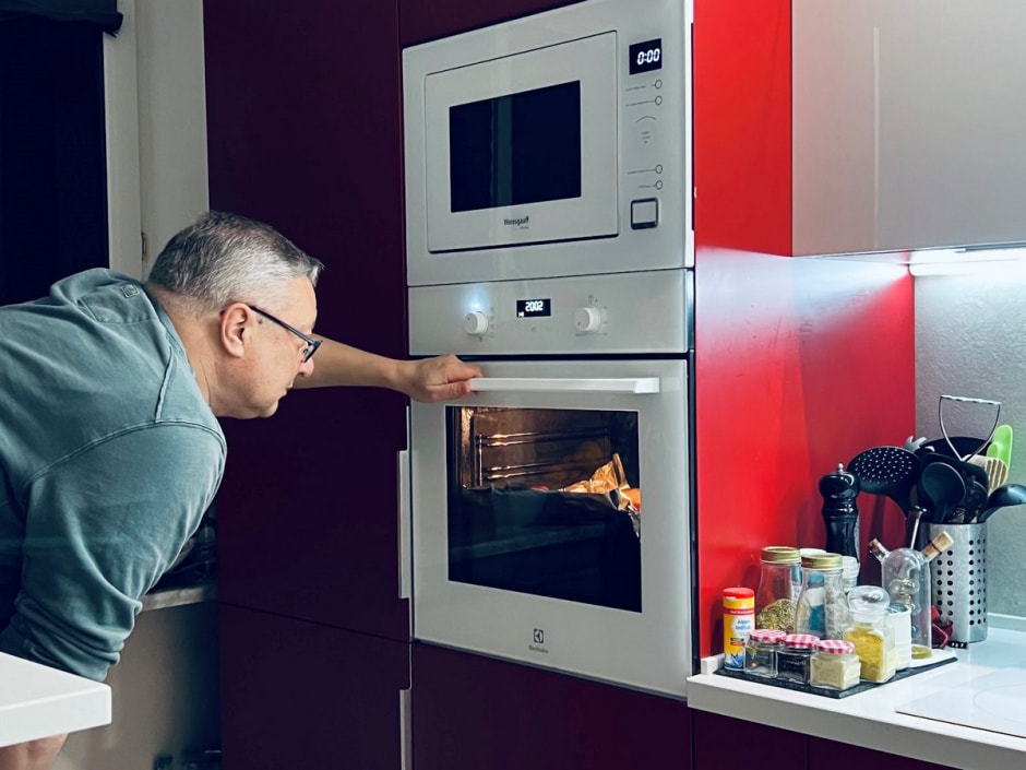 Мужчины готовят Зенькович и Петров 3.jpg