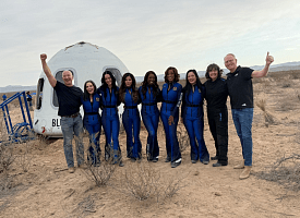 Blue Origin отправила в космос первый полностью женский экипаж с Кэти Перри и невестой Безоса на борту