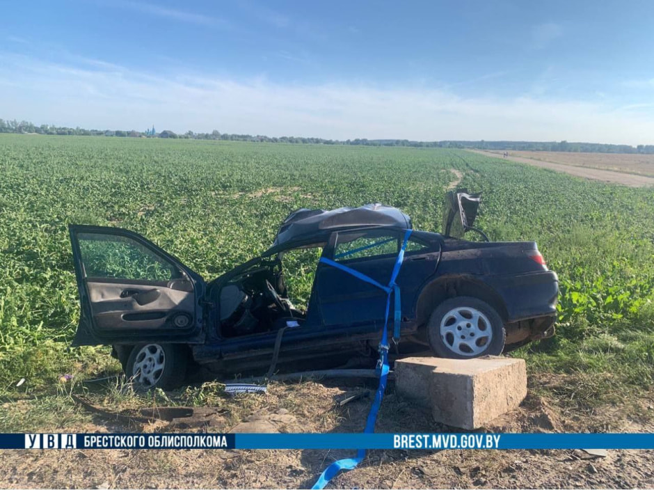 Под Каменцем четыре человека пострадали в результате лобового столкновения Audi и Peugeot — вызывали МЧС.jpg