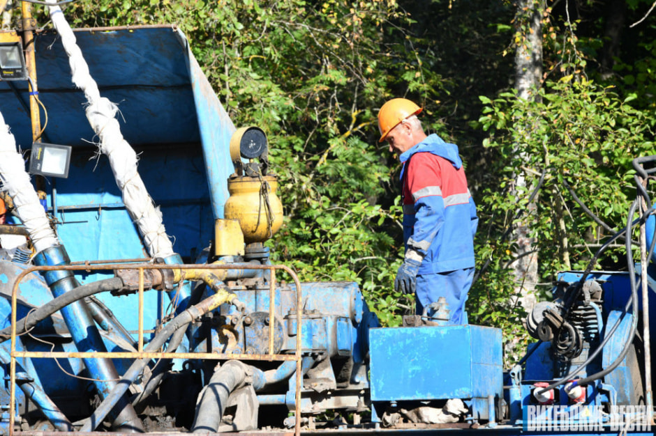 Бурение скважины4.jpeg Бурение скважины4.jpeg