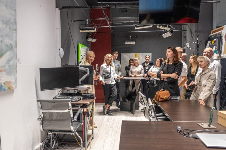 Художник Валерий Песин в галерее SmART 6.jpg