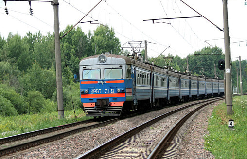 БЖД отменила 10 поездов и изменила расписание еще 7 – где можно будет проехать на автобусе по ж/д билету?