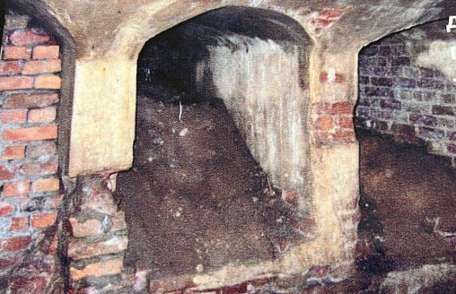 Живут над усыпальницей Радзивиллов: в деревне под Минском дома стоят прямо на старинном склепе