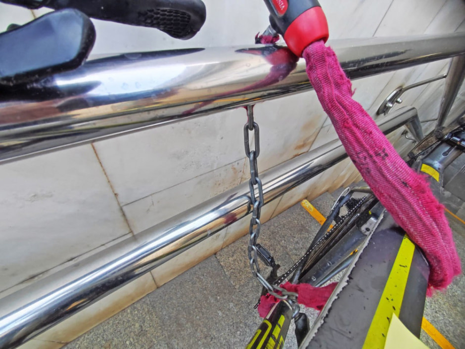 Минчан просят не оставлять велосипеды в переходах станций метро — могут изъять (2).jpg