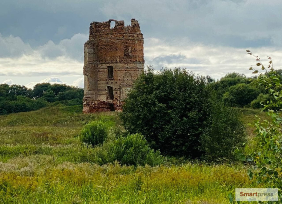 смоляны замок башня