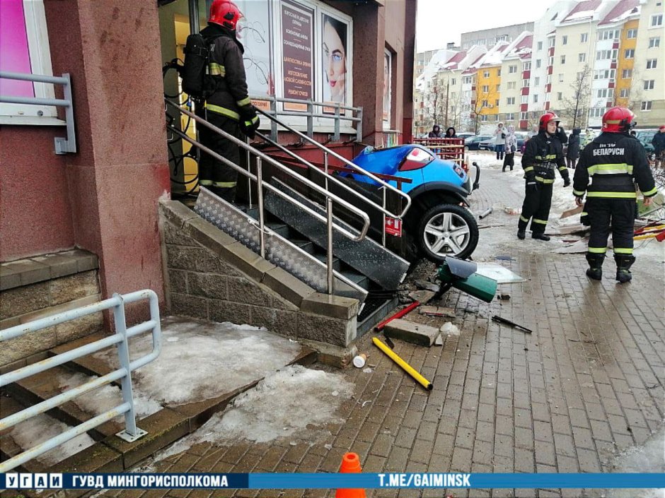 Рено в подвале 2.jpg Рено в подвале 2.jpg