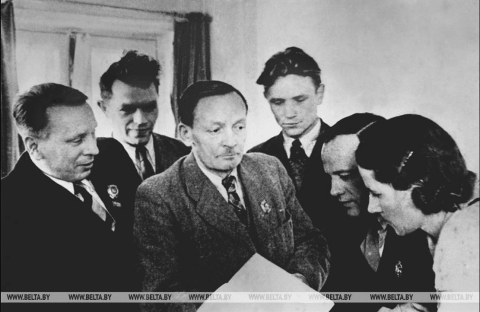 Михась Лыньков, Макар Последович, Янка Купала, Максим Танк, Петрусь Бровка, Янина Браневская. 1939 год