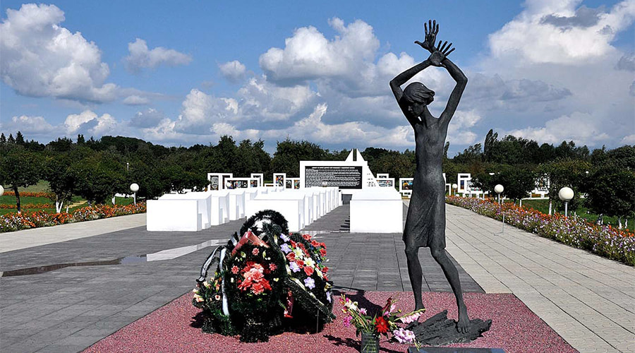 Мемориальный_комплекс_Красный_берег.jpg Мемориальный_комплекс_Красный_берег.jpg