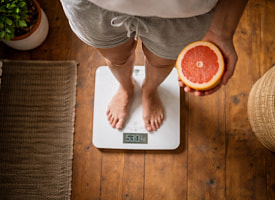 Правда, что зеленый чай, грейпфрут и куркума помогают похудеть? Спросили у диетолога