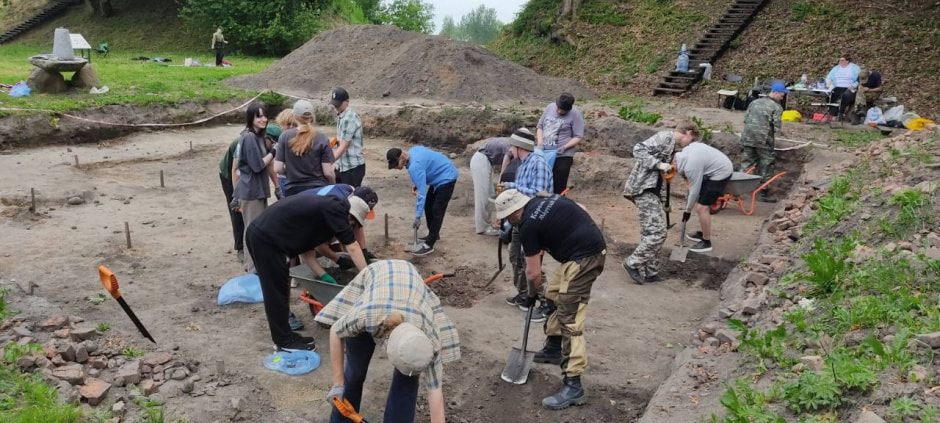 Раскопки на Менке