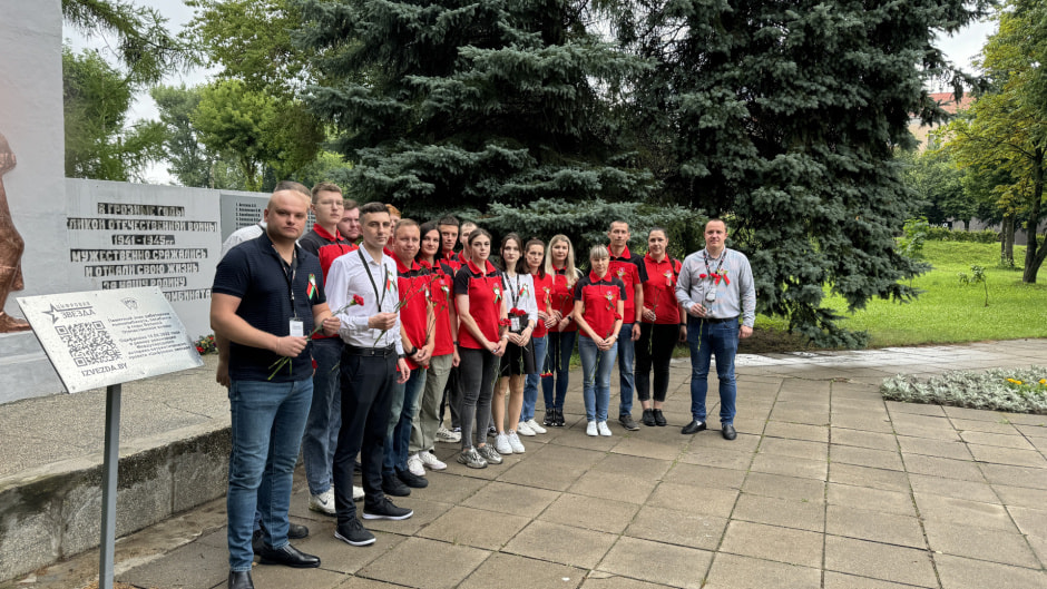 Орша Памятник погибшим текстильщикам.JPG