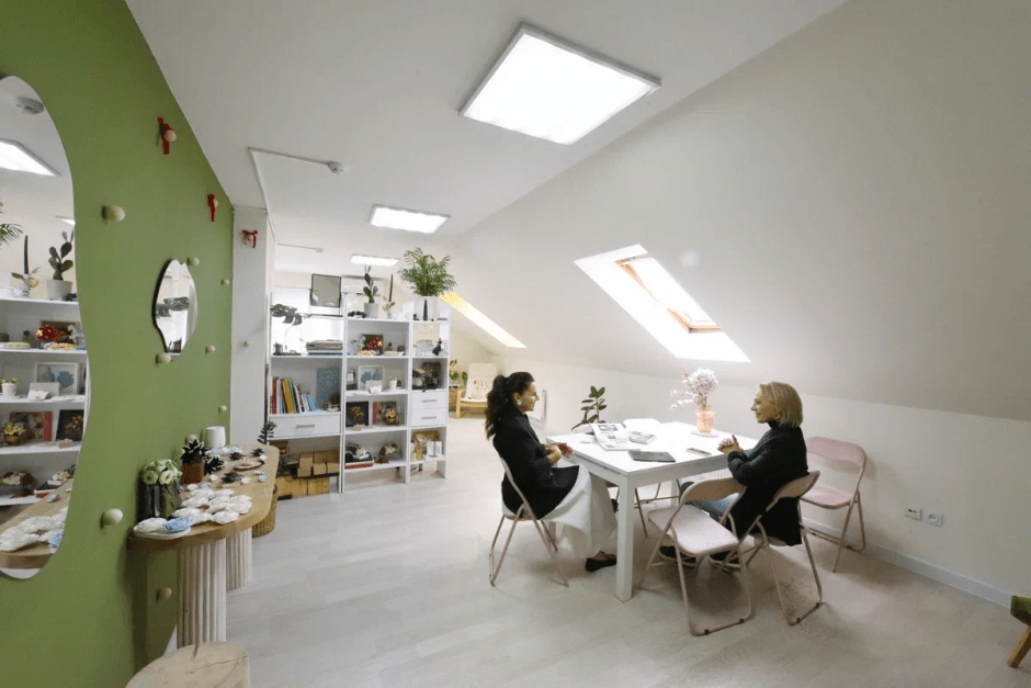 25-Дизайнер украшений Мила Игнатик во время интервью Смартпресс.png 25-Дизайнер украшений Мила Игнатик во время интервью Смартпресс.png