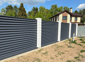 Можно ли поставить забор на участке без проекта? В райисполкоме объяснили правила