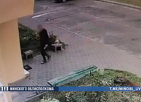 Дергал ручки дверей, пока одна не открылась: в Борисове мужчина обокрал квартиру