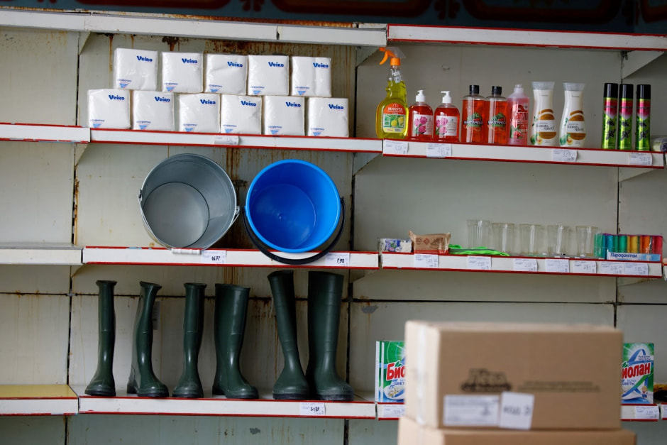 Продавец в сельском магазине 9.jpg