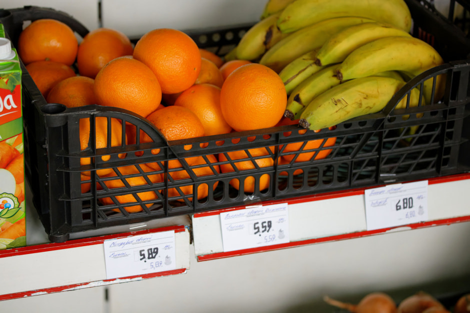 Продавец в сельском магазине 22-1.jpg