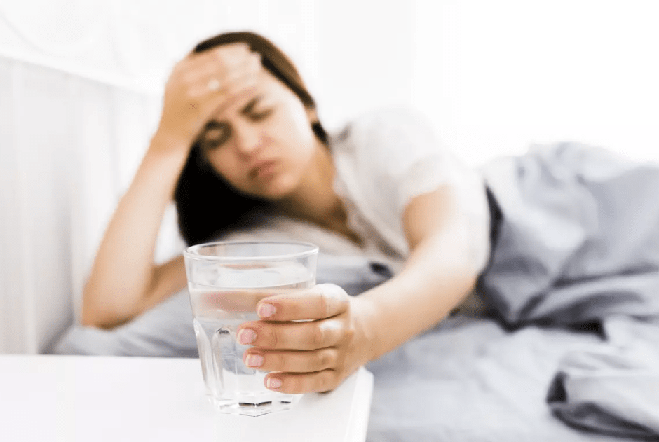 женщина похмелье.png