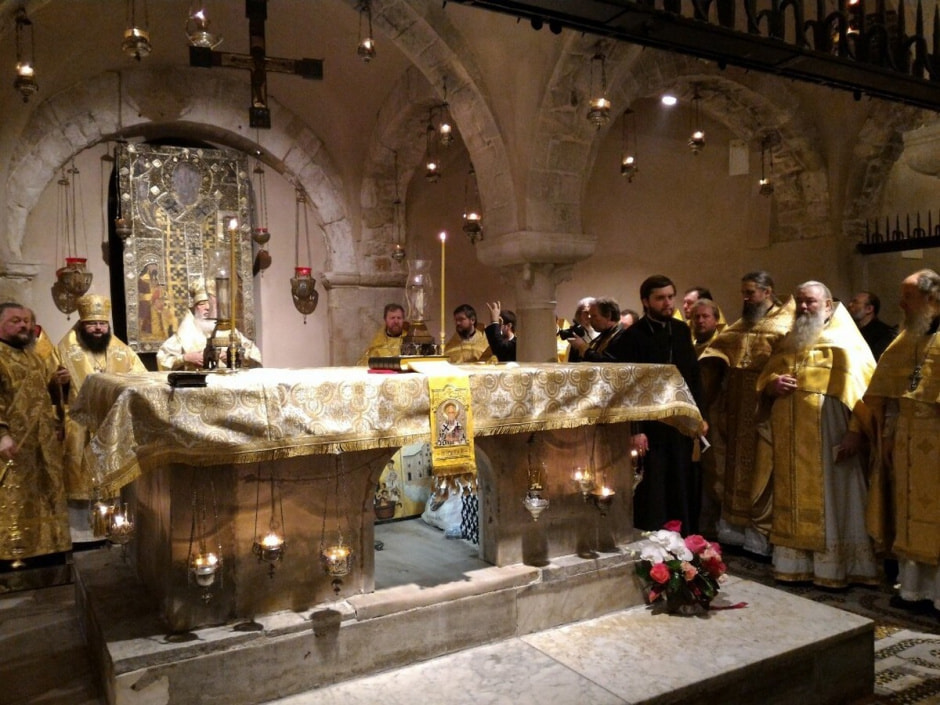 8-Мощи Николая Чудотворца в Бари (Италия) мироточат с 1087 года.jpg