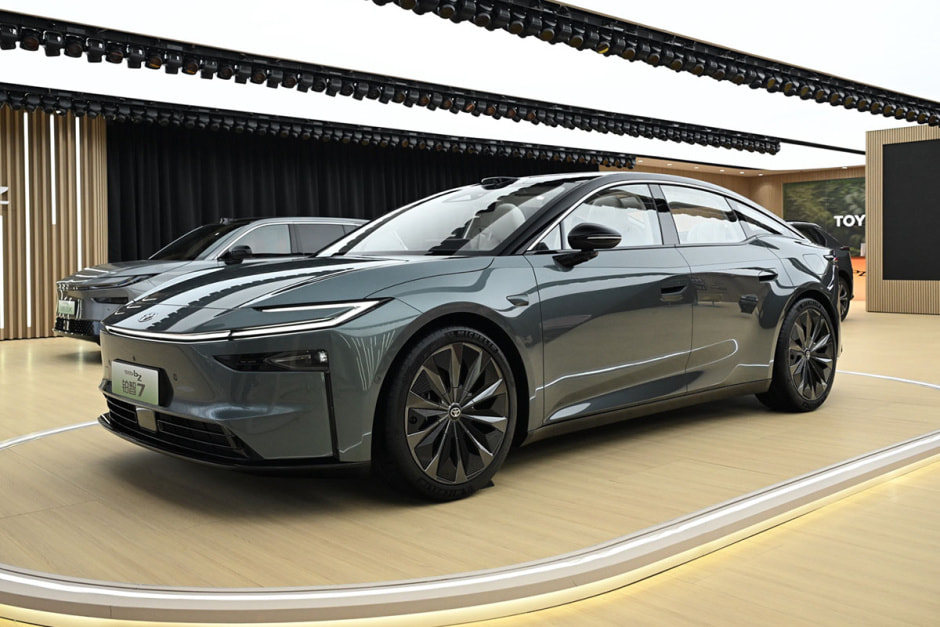 Toyota bZ7.jpg