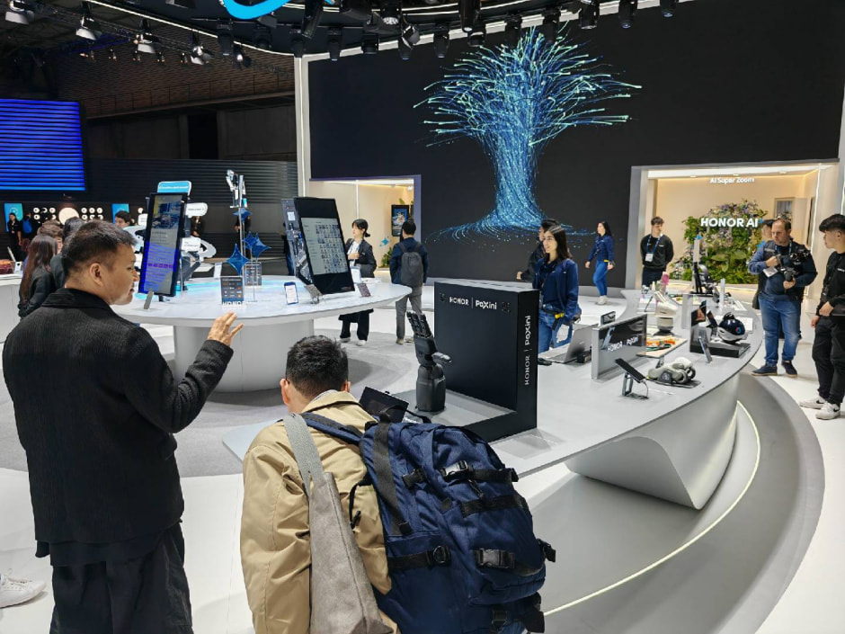 Honor_AI8.jpg