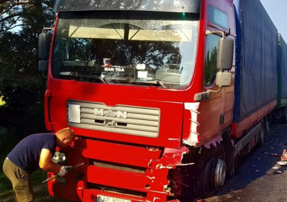 На въезде в Бобруйск Skoda влетела в фуру MAN — водитель легковушки то ли заснул, то ли стало плохо (2).png