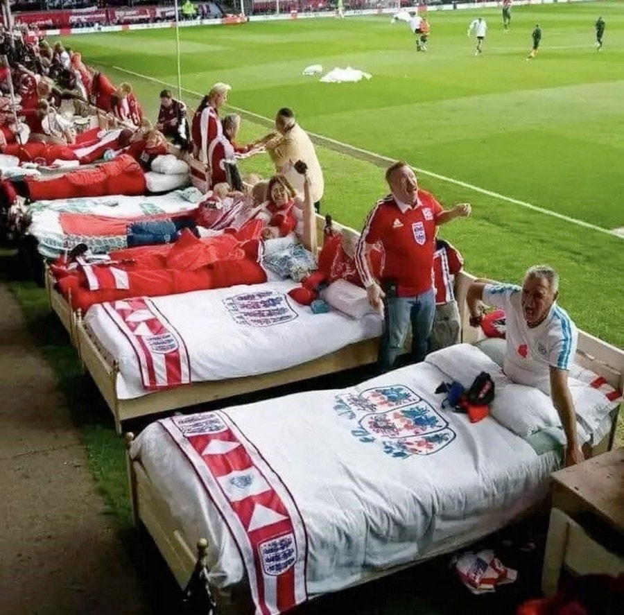 Скучный Евро-2024 8_Болельщики сборной Англии.jpg