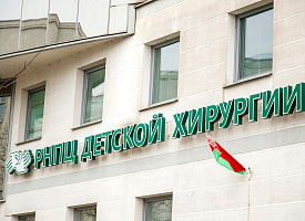 Ребёнок, доставленный в Беларусь на ИВЛ после атаки дрона, пришёл в сознание
