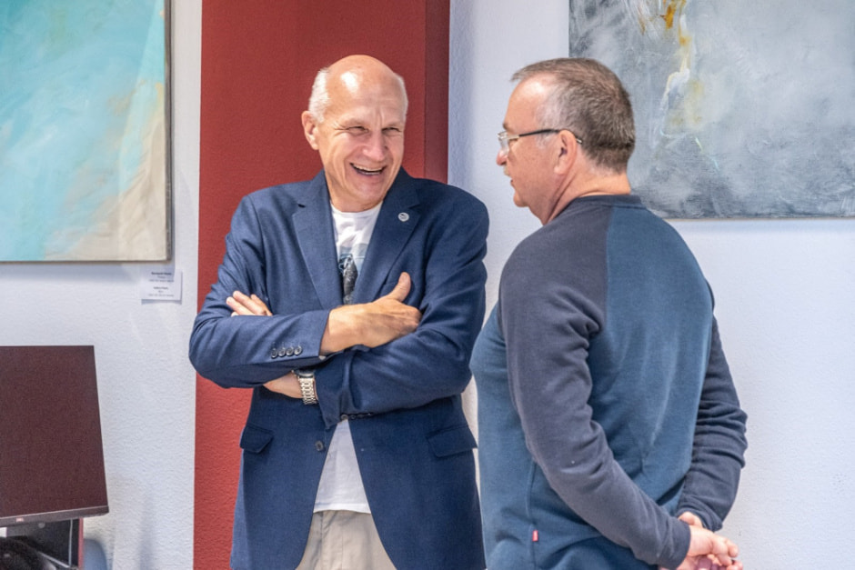 Художник Валерий Песин в галерее SmART 20.jpg