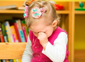 Пыталась сделать упражнение: 4-летняя девочка сломала руку в детском саду Борисова