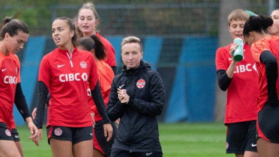 Скандал на олимпийском футбольном турнире женская сборная Канады уличена в шпионаже и лишена шести очков.jpg